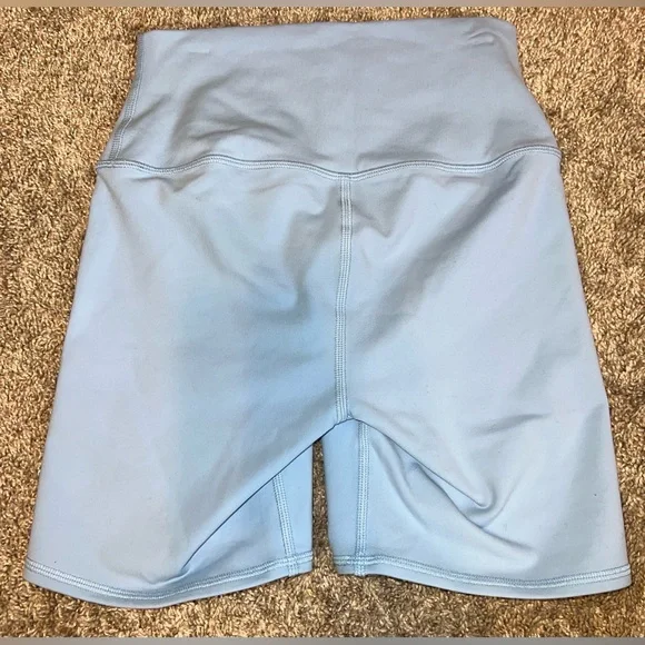 NWOT Alo Yoga Airbrush High-Waist Biker Short Blue Skies Size XXS